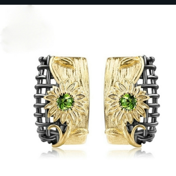 Earrings - Picture 4 of 10